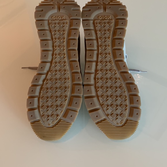 Koio retro runners in breeze. - Picture 8 of 10